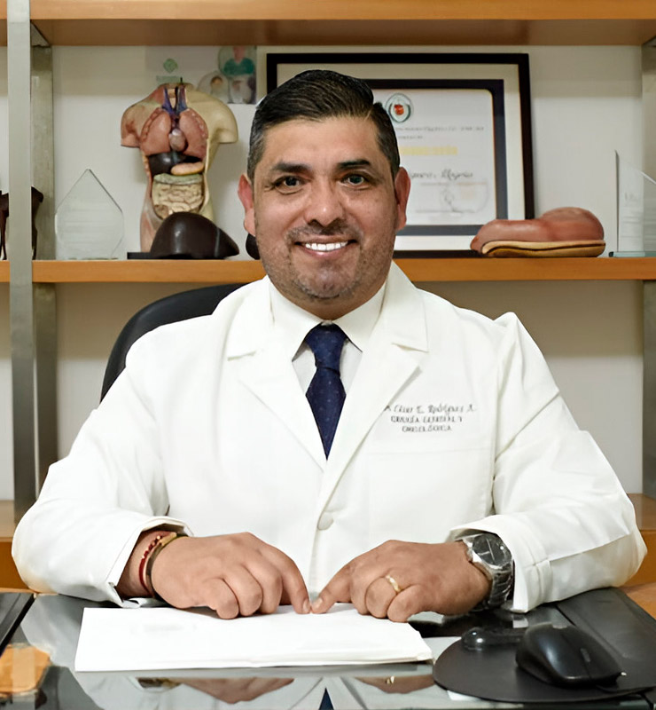 Dr César Rodríguez